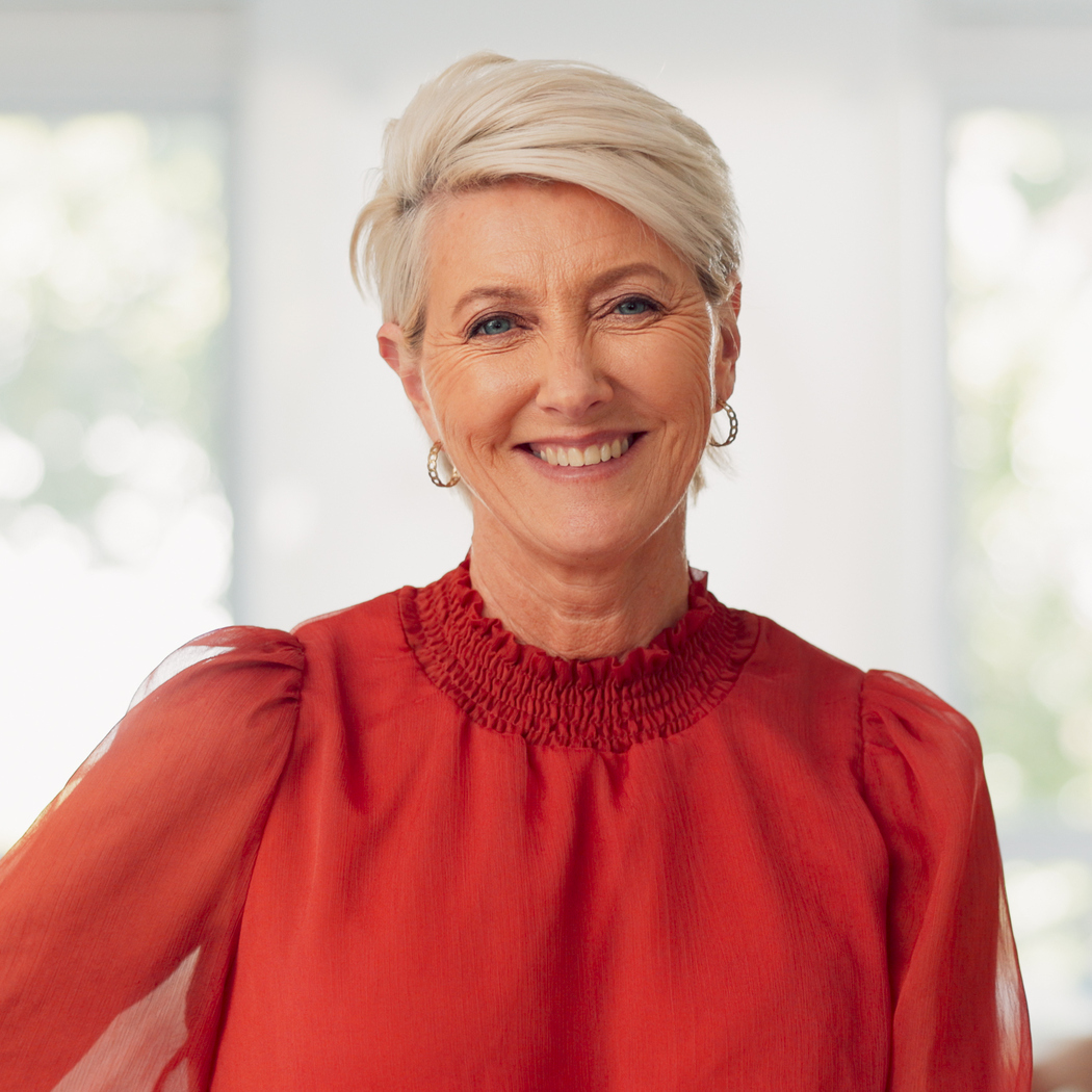 Wystarczy 10 minut, aby uzyskać efekt „wow”. Te fryzury na wesele z krótkimi włosami to ideał dla mam